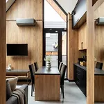 Aparthotel Cyrhla - Sauna, Playroom, Free Parking & Wifi