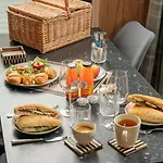 Cyrhla - Sauna, Playroom, Free Parking & Wifi Aparthotel 4*
