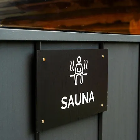 アパートホテル Cyrhla - Sauna, Playroom, Free Parking & Wifi