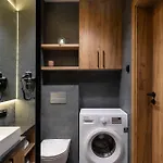 Cyrhla - Sauna, Playroom, Free Parking & Wifi מלון דירות 4*