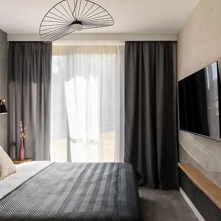 Cyrhla Aparthotel *