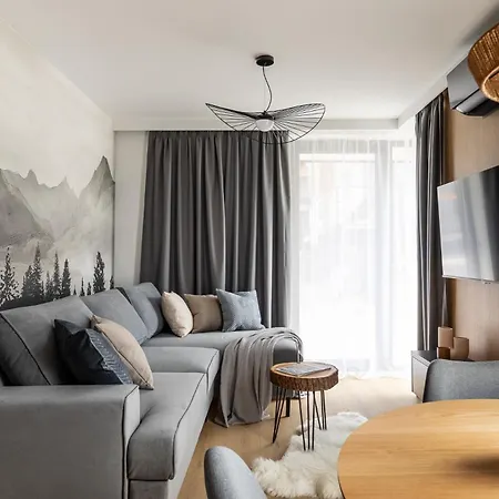 Cyrhla Aparthotel *