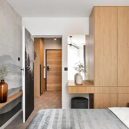 Cyrhla Aparthotel