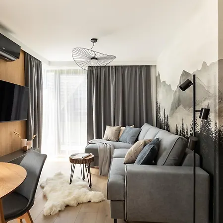 Cyrhla Aparthotel