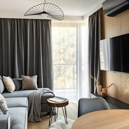 Aparthotel Cyrhla *