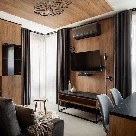 Aparthotel Cyrhla *