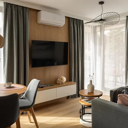 Cyrhla Aparthotel *