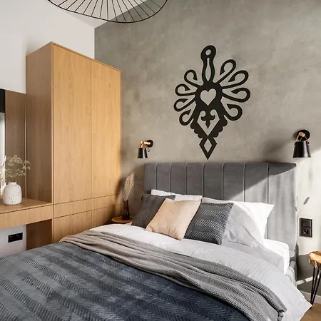 Cyrhla Aparthotel