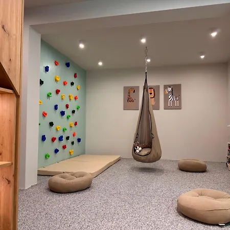 Cyrhla - Sauna, Playroom, Free Parking & Wifi 4*