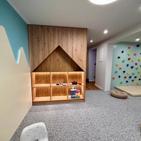 Cyrhla - Sauna, Playroom, Free Parking & Wifi Aparthotel
