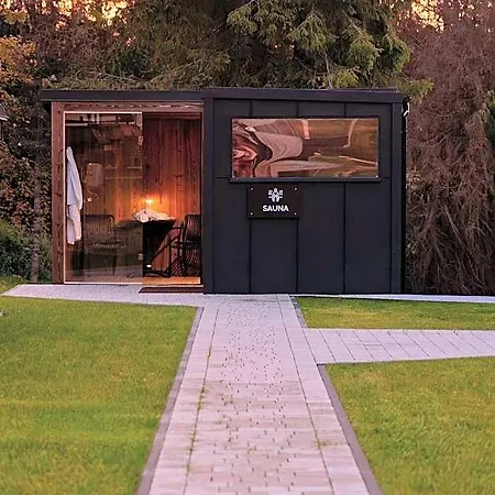 Apart-hotel Cyrhla - Sauna, Playroom, Free Parking & Wifi 4*