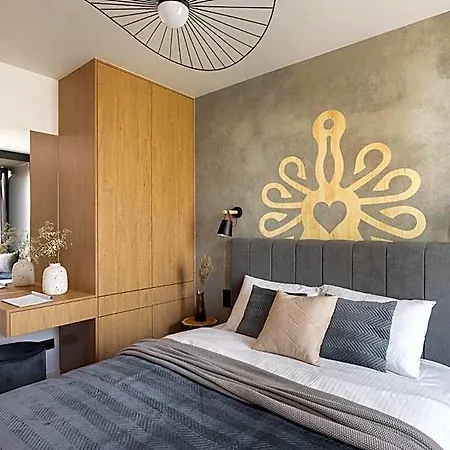Ξενοδοχείο με διαμερίσματα Cyrhla - Sauna, Playroom, Free Parking & Wifi