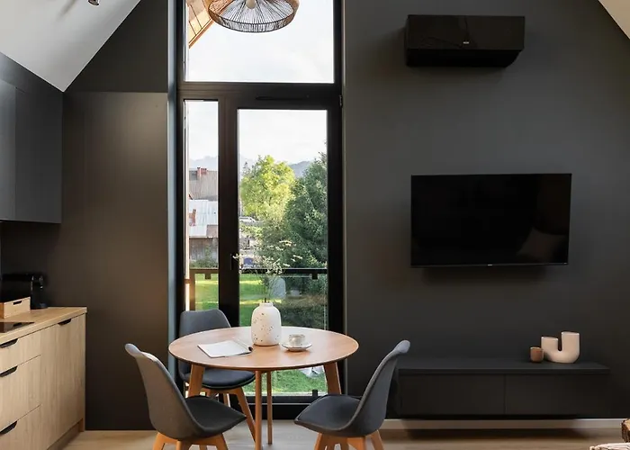 Aparthotel Cyrhla - Sauna, Playroom, Free Parking & Wifi 4*