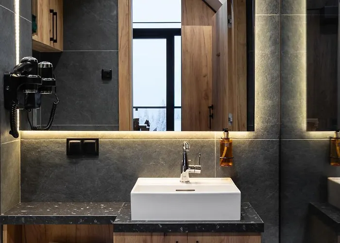 Aparthotel Cyrhla - Sauna, Playroom, Free Parking & Wifi