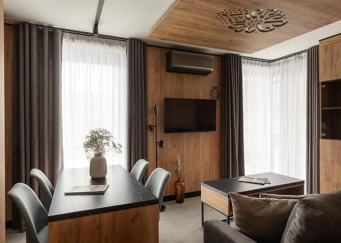 Aparthotel Cyrhla - Sauna, Playroom, Free Parking & Wifi 4*