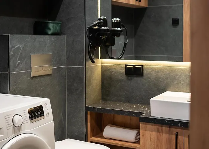 Aparthotel Cyrhla - Sauna, Playroom, Free Parking & Wifi Zakopane