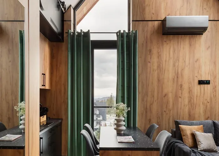 Aparthotel Cyrhla - Sauna, Playroom, Free Parking & Wifi Zakopane