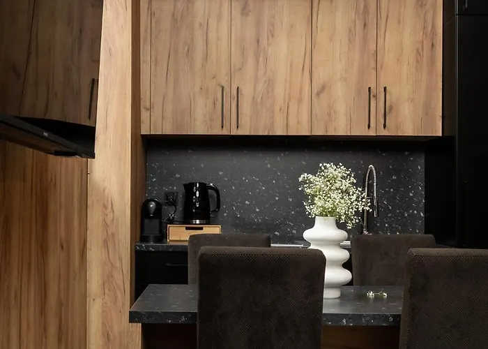 Aparthotel Cyrhla - Sauna, Playroom, Free Parking & Wifi Zakopane