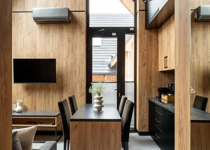 Aparthotel Cyrhla - Sauna, Playroom, Free Parking & Wifi