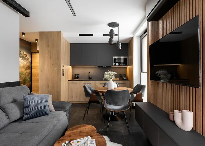 Aparthotel Cyrhla - Sauna, Playroom, Free Parking & Wifi Zakopane