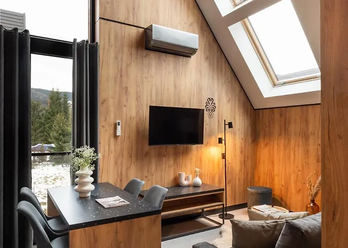 Aparthotel Cyrhla - Sauna, Playroom, Free Parking & Wifi 4*