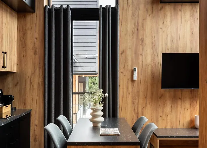 Cyrhla - Sauna, Playroom, Free Parking & Wifi Aparthotel