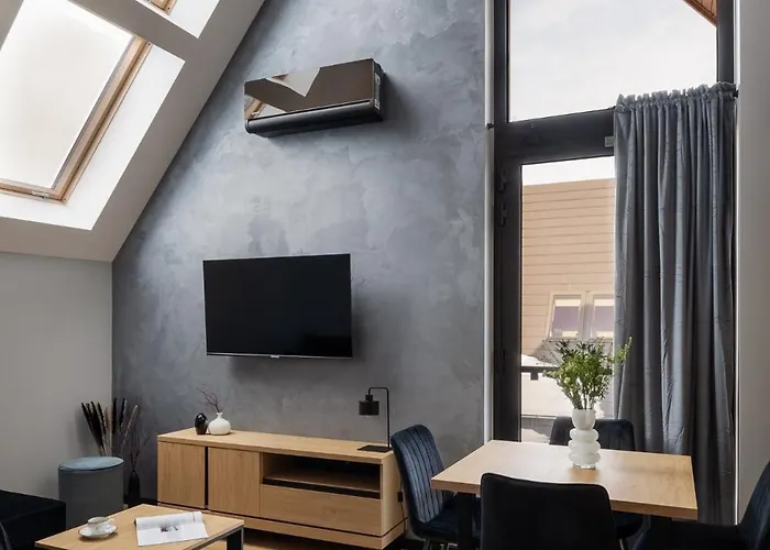 Cyrhla - Sauna, Playroom, Free Parking & Wifi Aparthotel 4*